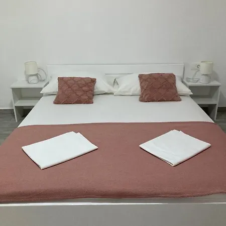 Dennis 3* Biograd Na Moru
