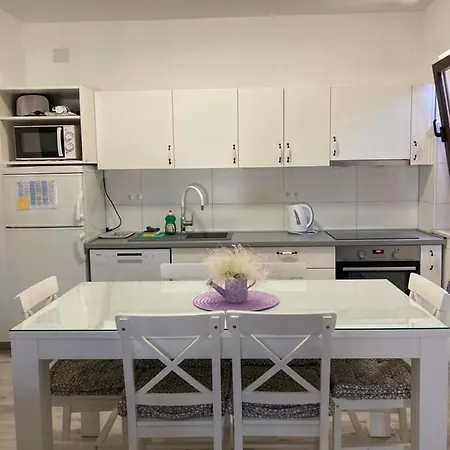 Dennis Guest house