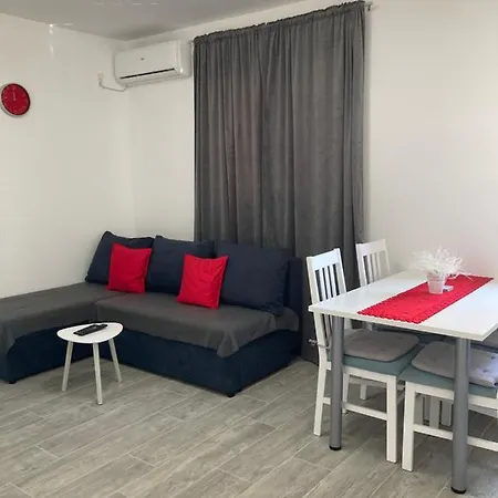 Dennis Guest house