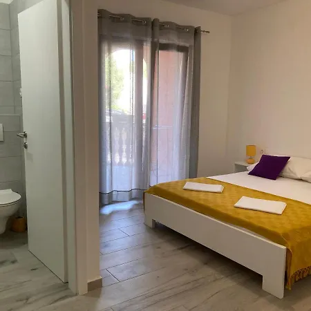 Dennis 3* Biograd na Moru