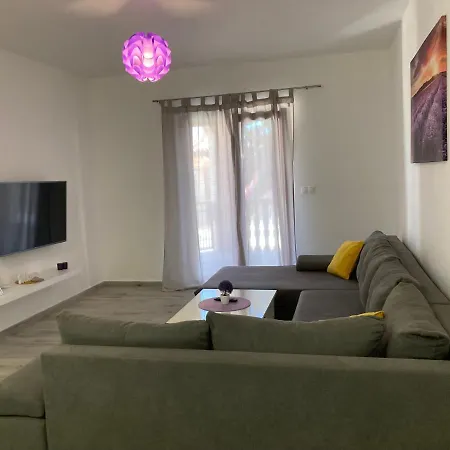 Dennis Guest house 3*