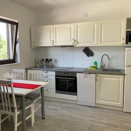 Dennis Guest house