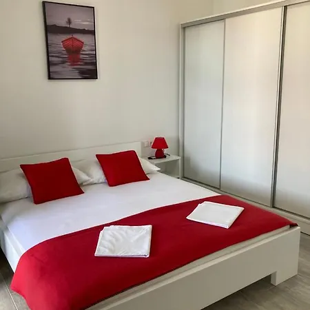 Dennis Guest house 3*
