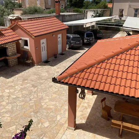 Dennis 3* Biograd na Moru