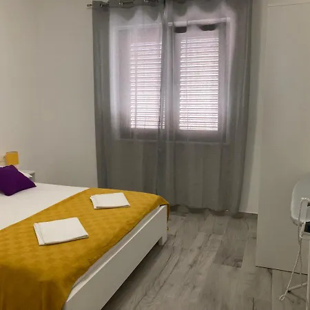 Dennis Guest house