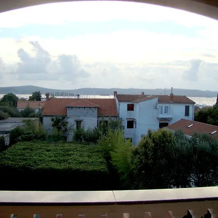 Dennis Guest house