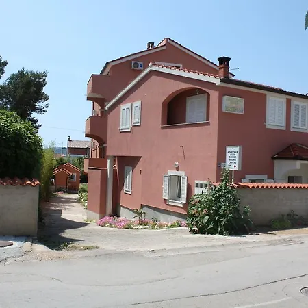 Vendégház Dennis
