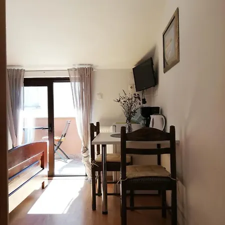 Dennis Guest house