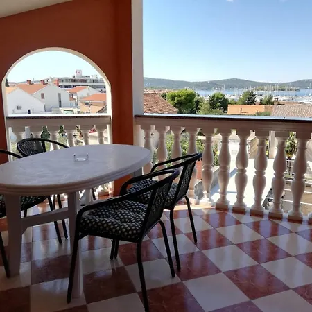 Dennis 3* Biograd na Moru