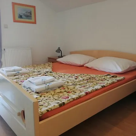 Vendégház Dennis