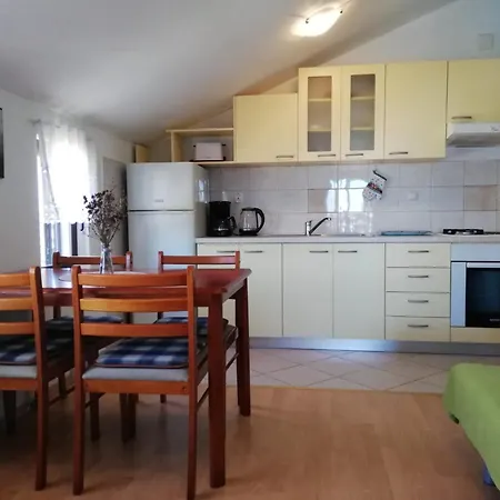 Dennis Guest house